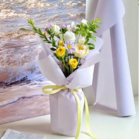 Vente en gros de 36 feuilles de film d'emballage pour fleurs imperméable et pliable de 44x56 cm pour l'emballage de bouquets de roses fraîches