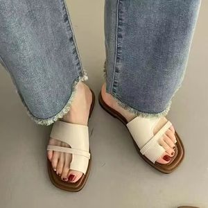 Nuevo estilo simple Sandalias planas con punta abierta Versátil <span class=keywords><strong>Casual</strong></span> Vacaciones Ropa al aire libre Tamaño grande 42 Sandalias de verano con lazo - Product Image 2