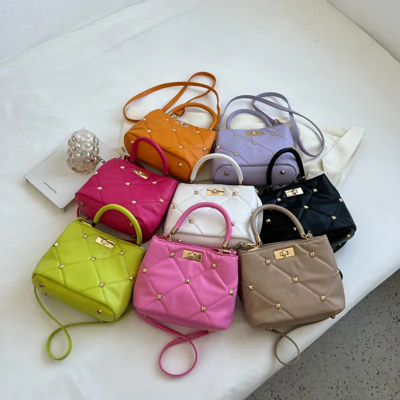 2022 New Arrivals Women Small Pink Designer Handbag Hardware Bucket Womens Messenger Bags Rivet Hand Bag For Ladies