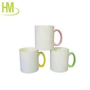Vaso de porcelana de 11OZ con mango de color <span class=keywords><strong>en</strong></span> el borde, Taza de cerámica <span class=keywords><strong>en</strong></span> blanco de tamaño personalizado para sublimación para regalos de regreso a la escuela - Product Image 1