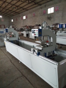 Máquina de Soldadura de Dos Cabezas UPVC Controlada por PLC de Excelente Calidad, Venta Directa de Fábrica <span class=keywords><strong>EWorld</strong></span>, Motor para Puertas de PVC/UPVC - Product Image 5