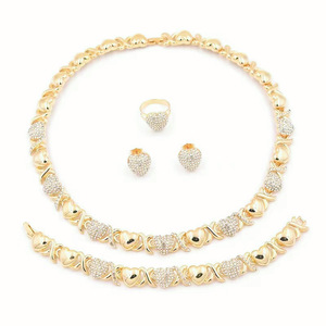 Vente en gros de bijoux classiques en alliage plaqué or 'I Love You' Embrasser et embrasser pour <span class=keywords><strong>la</strong></span> mariée pour les occasions d'anniversaire - Product Image 2