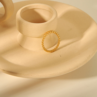 H&C Klassischer 18K PVD-Vergoldeter Edelstahl Vollkugel-Perlenband-Ring Wasserdichter Minimalistischer Stapelbarer Fingerring für Frauen