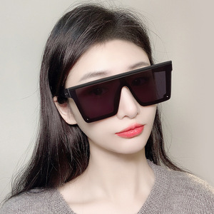 Nuevas Gafas de Sol Cuadradas Unisex con Marco Negro, Lentes de PC con Protección UV400, Tipo 3, Modelo 3022, Origen Taizhou - Product Image 3