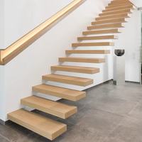 Escalier en bois moderne, escalier droit haut de gamme, escalier intérieur moderne, marches en bois, escalier intérieur avec câble métallique
