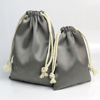 Sac d'emballage de bijoux en satin de soie personnalisé pochette cadeau avec cordon étui à pinceaux cosmétiques articles de toilette de voyage sac à poussière de beauté luxe
