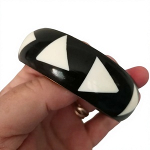 Nouveau Bracelet Jonc Artistique en Résine Vintage, Meilleur Design, Forme Irrégulière Sculptée, Bleu Crème, Bijou Tendance pour Femme, Idéal Soirée - Product Image 6