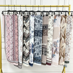 Mới Nhất Thiết Kế Cổ Điển Dân Tộc Malaysia Dài Headscarf Khăn Choàng Hồi Giáo Phụ Nữ Đầy Màu Sắc Hoa In Voan Hijab - Product Image 3