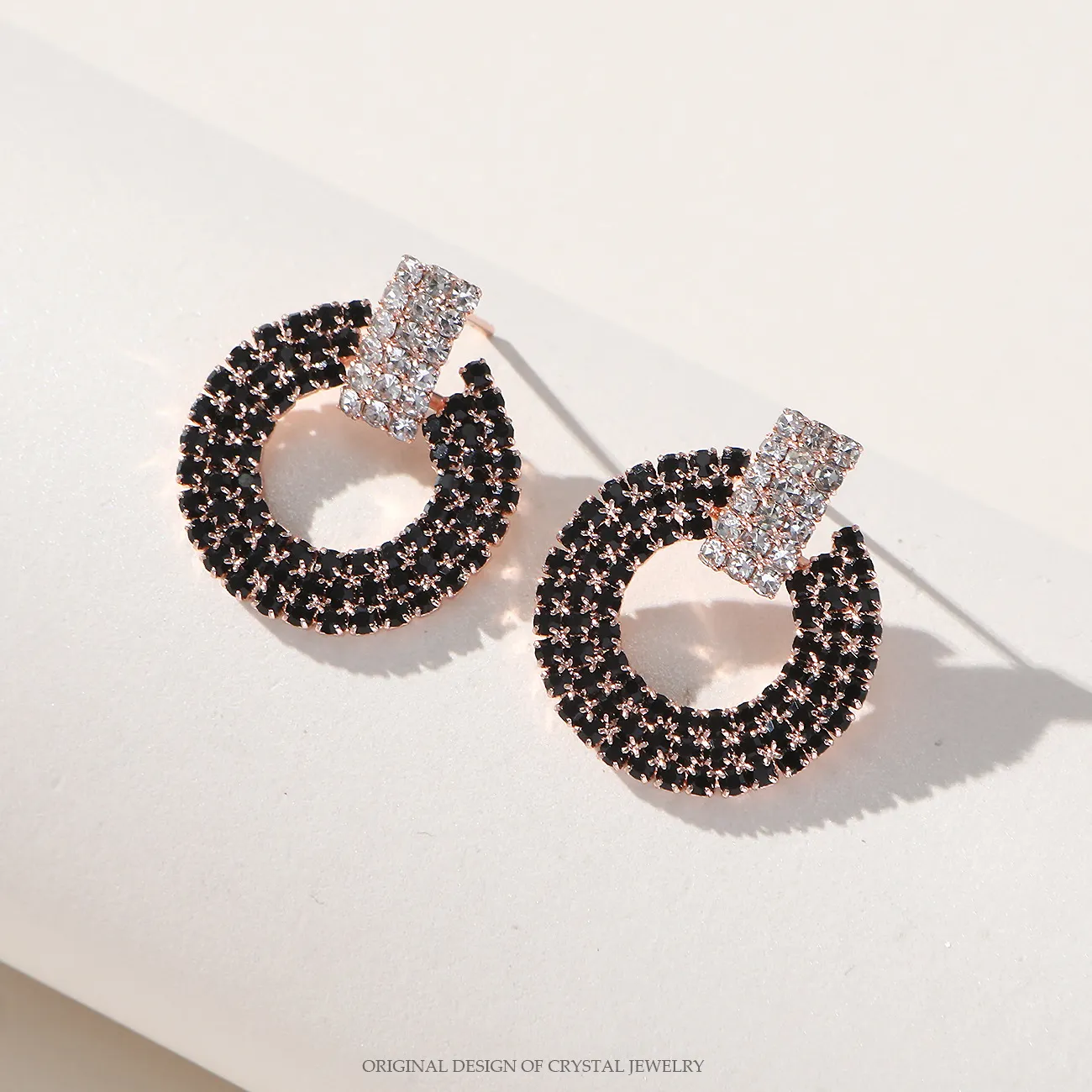 Wholesale 2022 New Jewelry Stud Earrings Full Inlaid Black Diamond Women Round Earrings