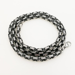 Nouveau design de collier pour homme, chaîne byzantine longue en acier inoxydable plaqué or 18 carats - Product Image 4