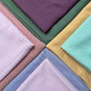 Tissus d'habillement en crêpe tricoté chaîne 160 GSM 155 CM, disponibles en plusieurs couleurs pour le printemps et l'été - Product Image 5