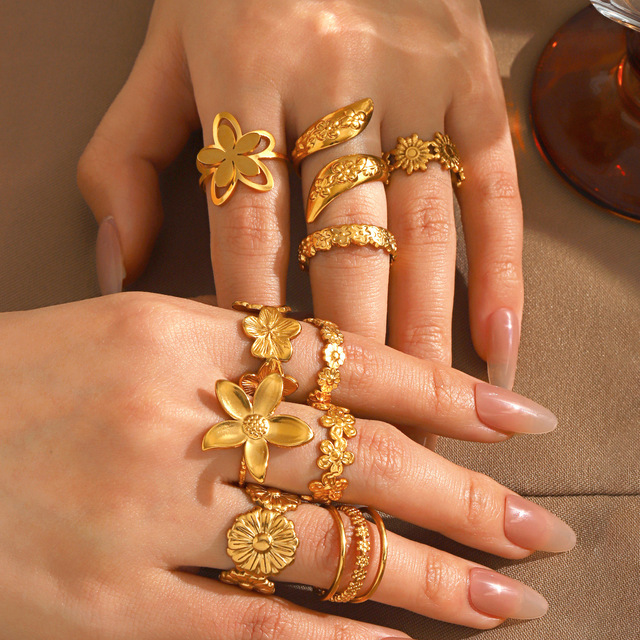 Layered 18k Gold Plated Floral Rings Stainless Steel Stacking Statement Jewelry Flower Shaped Adjustable Open Rings for Women