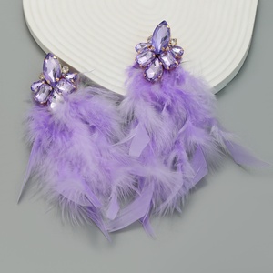 Pendiente de pluma de pavo de diseño simple <span class=keywords><strong>funky</strong></span> colorido de Venta barata con pendiente de diamantes de imitación para regalo de mujeres y niñas - Product Image 6