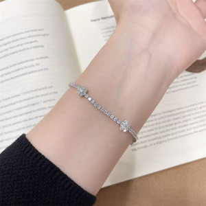 Pulsera de tenis de lujo con diamantes cultivados en laboratorio de oro blanco de 18 quilates, diseño de cinco flores, con pavé de diamantes, para mujer, joyería fina al por mayor - Product Image 4