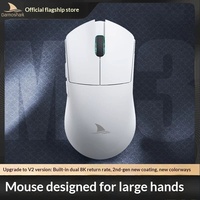 Souris de jeu sans fil Darmoshark M3 V2 56g PAW3395 26000 DPI 8K Tri-mode avec interrupteur Huano 80M pour PC Esports, idéale pour les mains moyennes à grandes