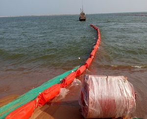 <span class=keywords><strong>Bande</strong></span> de séparation d'huile de rivière anti-pollution en PVC flottant solide Type de caoutchouc résistant aux produits chimiques approvisionnement marin - Product Image 6