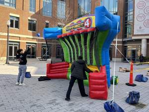 Accessoire de parc de <span class=keywords><strong>trampoline</strong></span> de jeu de basket-ball gonflable de taille personnalisée pour carnaval sportif comprenant un ventilateur - Product Image 3