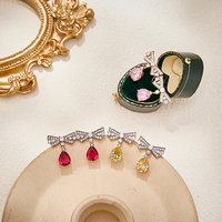 Parure 4 pièces romantique en forme de poire avec nœud, collier, boucles d'oreilles, bague et bracelet en laiton orné de zircone étincelante, cadeau idéal pour femme pour banquets formels