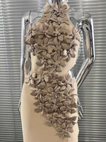 OEM-Service Maßgeschneidertes Logo Damen Rotes Bandage-Kleid 3D-Blumenapplikation Bodycon Maxikleid Formelle Feier 2026 Großhandel