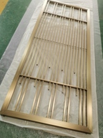 Paravent décoratif moderne en métal Li112 pour hôtel, avec revêtement découpé au laser, en acier inoxydable pliable, durable, thème artistique