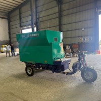 Épandeur d'aliments électrique pur à trois roues de 3 mètres cubes avec décharge latérale pour l'élevage