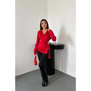 Chemisier en satin brodé pour femme avec détails boutons rouges, du XS au XL, coupe ample, idéal pour le bureau, collection automne - Product Image 3