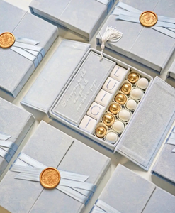 Customized Red Velvet Chocolate Box Top Bottom Packaging Slider Magnetic Luxury Suede <strong>Gift</strong> Boxes Rigid for <strong>Wedding</strong> <strong>Gifts</strong> <strong>Hampers</strong> - Product Image 4