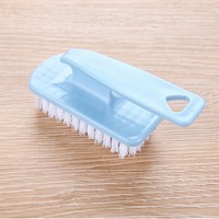Brosse de nettoyage à manche courbé, brosse à récurer en plastique de couleur unie, poils en nylon, multi-usages, suspendable, pour le linge et les chaussures