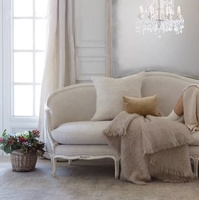 Juego de Sofás Chesterfield Seraphine Francés en Lino Color Niebla y Madera Gesso con Acabado Oyster para Sala de Estar, Muebles para el Hogar