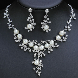 Conjunto de Joyería de Moda con Collar y Aretes de Perlas de Imitación, Chapado en Oro, de Acero Inoxidable con Cristales, para Bodas y Fiestas, para Mujer - Product Image 4