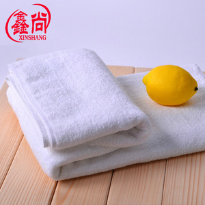 Toalla de Baño Xinshang de Algodón Puro 70x140 cm Blanca para Hotel de Alta Absorbencia - Product Image 4
