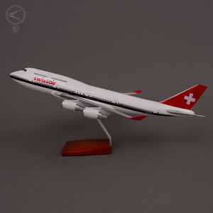 Décoration de la maison artisanat modèle d'avion Boeing747-400 Swiss Airlines 1/150 47cm taille en plastique nautique cadeau d'affaires PC / ABS - Product Image 4