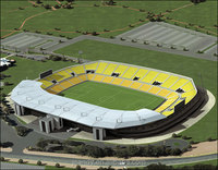 Structure en acier léger à grande portée de conception moderne pour gymnase, arène, stade de football, bâtiment conforme aux normes GB, modèle Andy SF