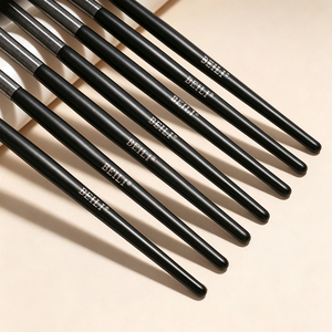 Ensemble professionnel de 10 pinceaux de maquillage avec manche noir et poils synthétiques doux pour le maquillage du visage et des yeux - Product Image 4