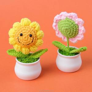Adorable girasol sonriente rosa de ganchillo, planta en maceta hecha a mano, flor decorativa en maceta - Product Image 2