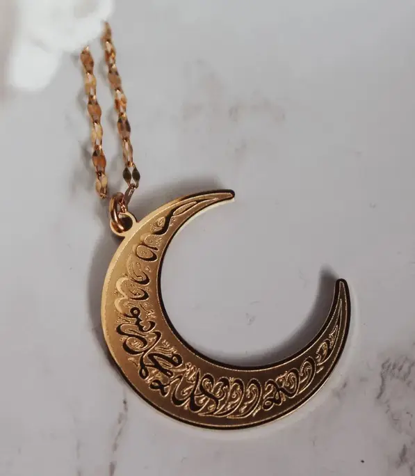 قلادة وقلادة على شكل هلال القمر شهادة بخط جميل إسلامي مطلي بذهب 18 قيراط هدايا العيد الجميلة ذات المعنى