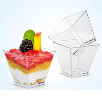 Voedselveilige transparante vierkante PS mousse cakebekers met deksels, wegwerpbaar, met schuine rand voor tiramisu en gelaagde desserts