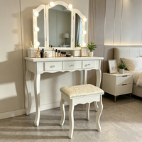 Ensemble de coiffeuse blanche avec miroir triple à LED, 5 tiroirs, tabouret rembourré, table de maquillage moderne pour chambre à coucher, usage domestique pour femmes