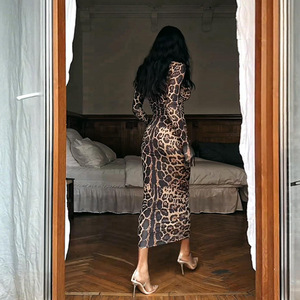 Vêtements pour femmes de style européen et américain, automne et hiver, nouvelle mode, motif <span class=keywords><strong>animal</strong></span>, col mi-haut, manches longues - Product Image 4