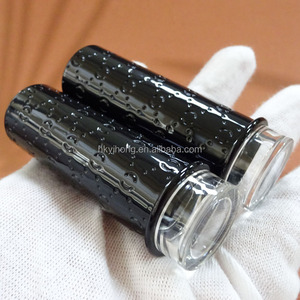 Tube à lèvres vide de luxe rond noir gaufré avec logo personnalisé, conteneur rotatif pour baume à lèvres cosmétique avec base transparente - Product Image 3
