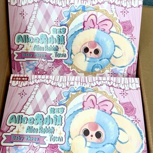 2026 Nuevo 100% Original Muñecos <span class=keywords><strong>de</strong></span> Peluche <span class=keywords><strong>de</strong></span> Vinilo <span class=keywords><strong>de</strong></span> la Serie Baby Three Alice Rabbit Town, Caja Sorpresa, Llaveros Adorables, Juguetes, Colgantes Lindos - Product Image 1