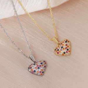 Collana con Ciondolo a Cuore in Zirconi Colorati 'Principessa Fuggitiva' alla Moda per Donne, Versatile Catena per Clavicola di Lusso Leggero e Trendy - Product Image 1