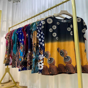 Blouses élégantes en soie pour femmes, modèle FYK172, grandes tailles, vente en gros, avec de nombreux imprimés floraux - Product Image 2