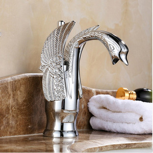 صنبور مياه على شكل بجعة من النحاس الذهبي بتصميم أوروبي فاخر - Product Image 4