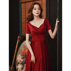 Abito Toast <span class=keywords><strong>sposa</strong></span> 2024 nuovo abito <span class=keywords><strong>rosso</strong></span> vino invernale da donna di solito indossano raso atmosferico per la porta sul retro - Product Image 3