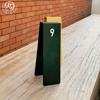 Support de numéro de table en acier inoxydable 304, style tente, double face, numéro imprimé personnalisé pour restaurant, café, bistrot, salon de thé