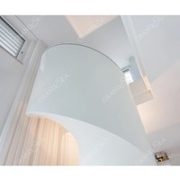 Escalier en colimaçon moderne en acier au carbone avec garde-corps en câble en acier inoxydable Offres Spéciales marche en bois pour escalier incurvé Salon