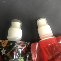 Pochette à bec d'eau pliable sans BPA de qualité alimentaire PE boisson étanche pliable réutilisable Doypack sac avec mousqueton