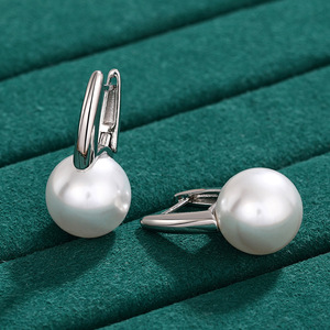 Orecchini Pendenti Vintage Francesi con Perle Imitate, Eleganti e Stilosi per Donne Mature - Product Image 4