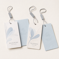 Étiquettes volantes personnalisées en gros avec logo floral en relief, en carton artistique, pour vêtements et marques de luxe